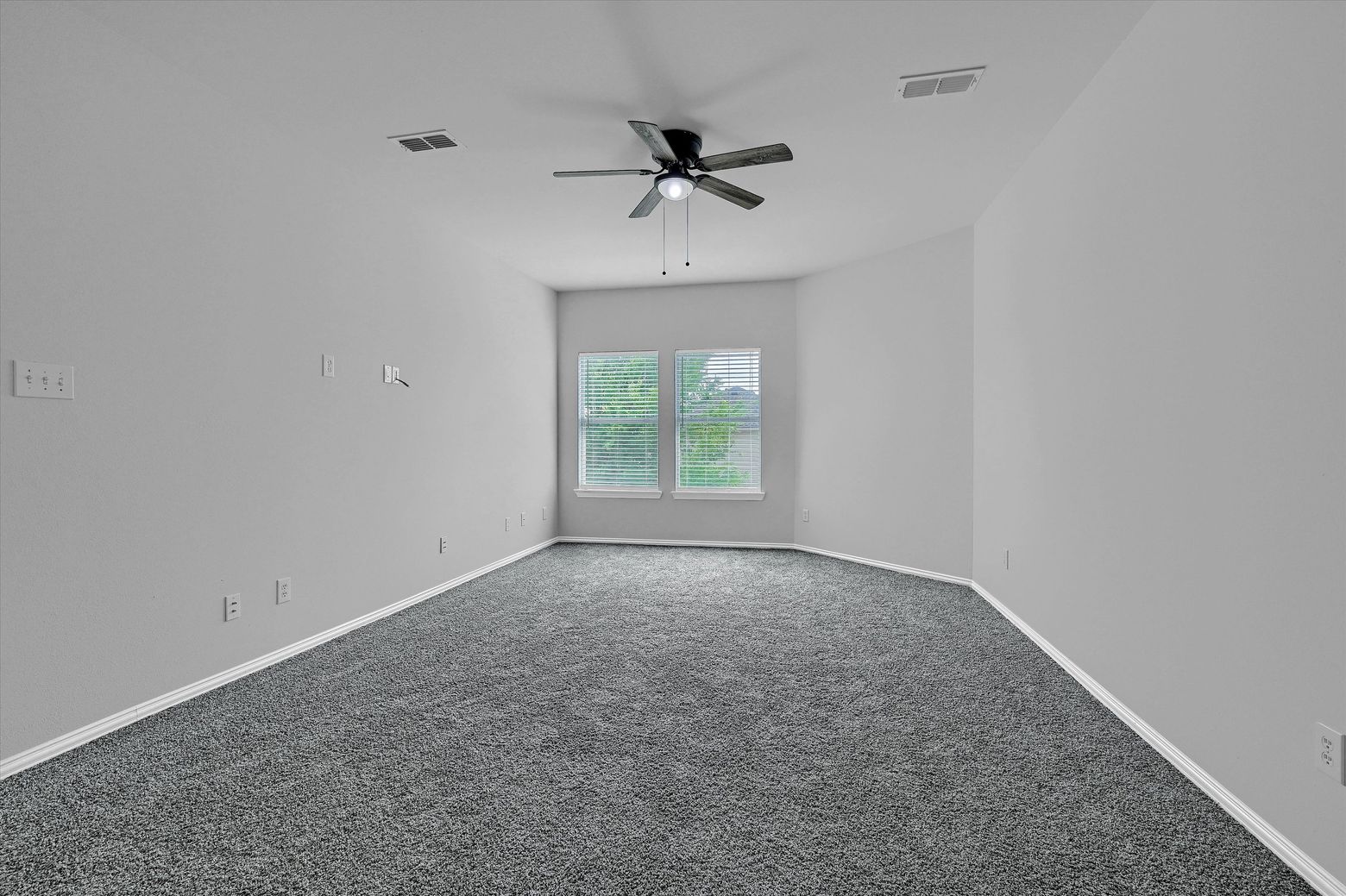 This home features 2 large living areas, perfect for entertaining or just relaxing. Host your next family holiday or get together!